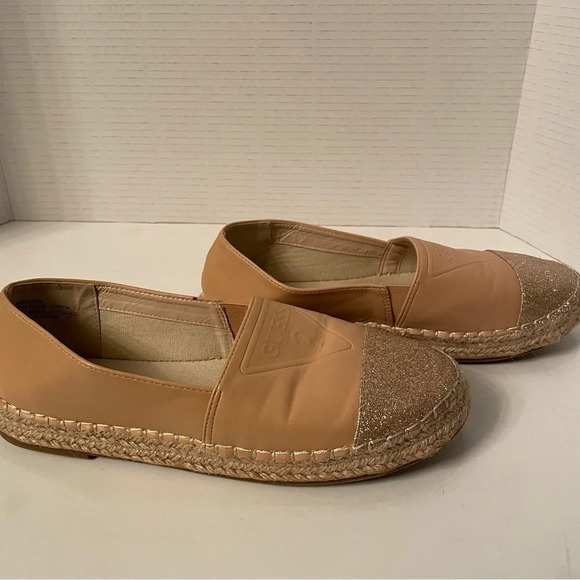 ✨ Guess Glitter Flats! Woman’s Size 7.5 ✨ - Picture 6 of 8